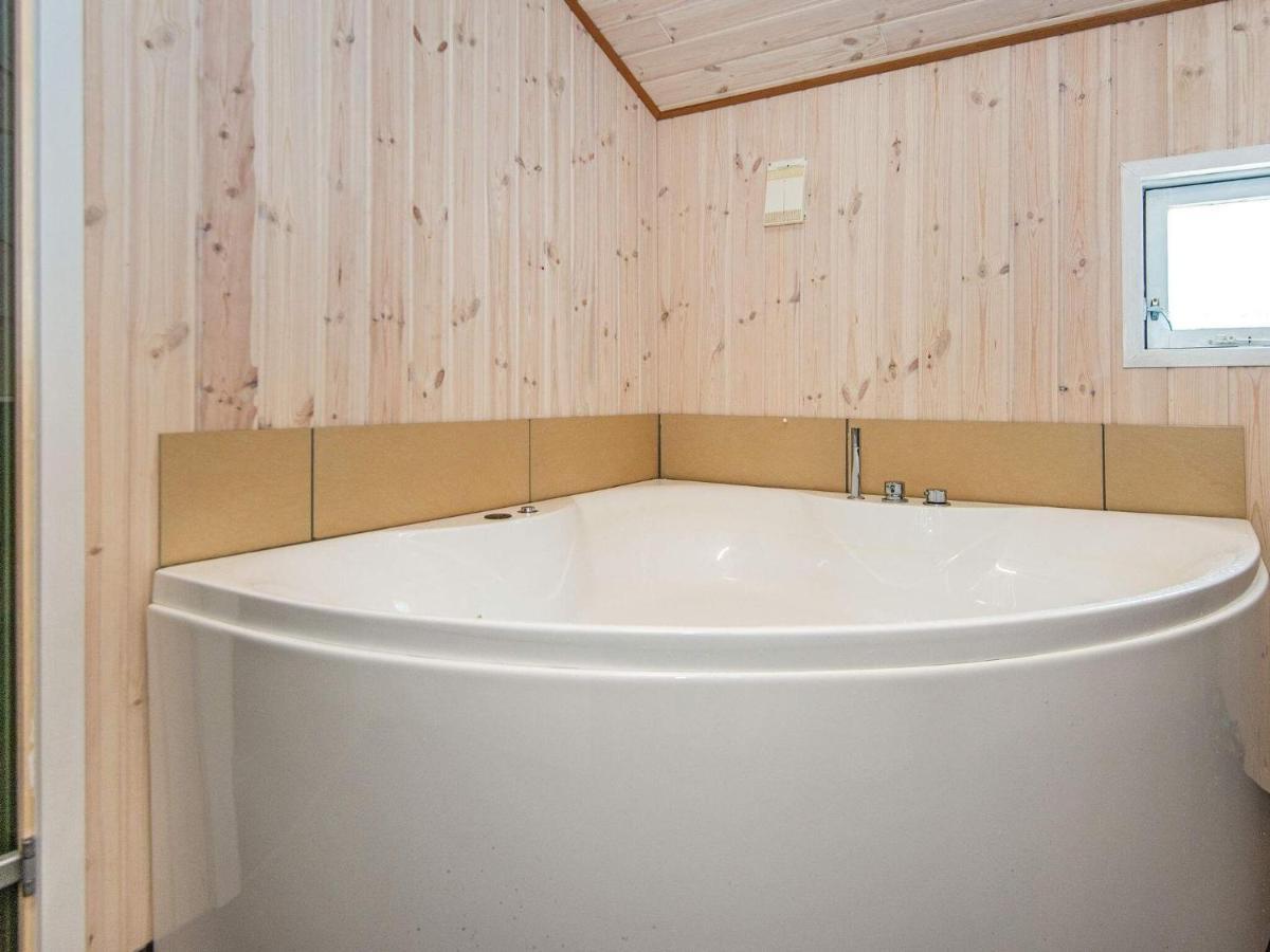 8 Person Holiday Home In 하일스 외부 사진